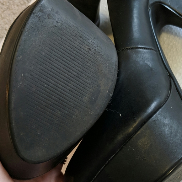 Simple black platform pumps - Picture 3 of 3